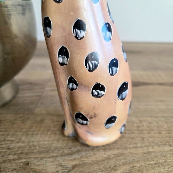 Hand carved hand painted soap stone cat figurine. - Picture 6 of 7